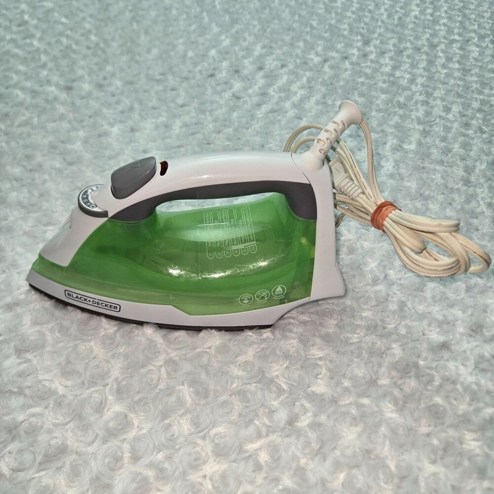 Black+decker IR02V Steam White Spray Mist Anti-Drip Non-Stick Soleplate